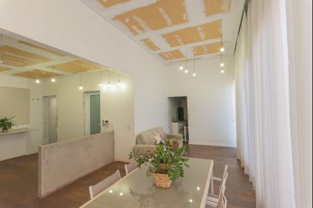 Casa à venda com 412m², 3 quartos e 2 vagasSala