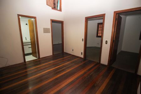 Casa à venda com 200m², 3 quartos e 3 vagasSala