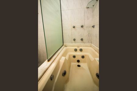 Casa à venda com 200m², 3 quartos e 3 vagasBanheiro da Suíte