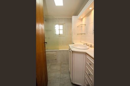 Casa à venda com 200m², 3 quartos e 3 vagasBanheiro da Suíte