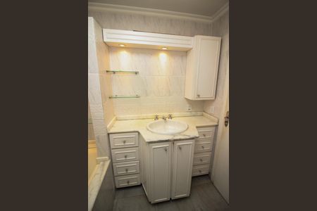 Casa à venda com 200m², 3 quartos e 3 vagasBanheiro da Suíte