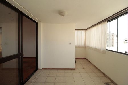 Apartamento à venda com 220m², 3 quartos e 1 vagaSala