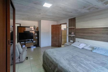 Casa à venda com 360m², 5 quartos e 5 vagasSuíte