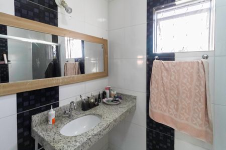Casa à venda com 360m², 5 quartos e 5 vagasBanheiro da suíte