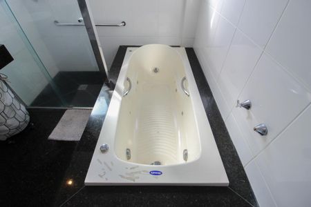 Apartamento para alugar com 202m², 4 quartos e 3 vagasBanheiro da Suíte 1