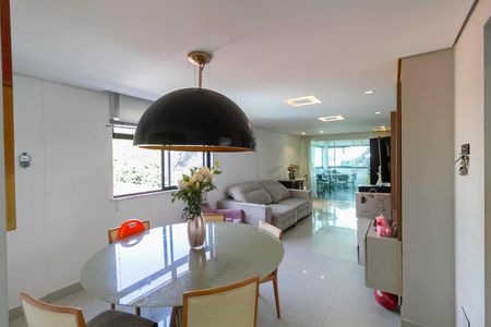 Apartamento para alugar com 202m², 4 quartos e 3 vagasSala