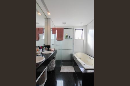 Apartamento para alugar com 202m², 4 quartos e 3 vagasBanheiro da Suíte 1