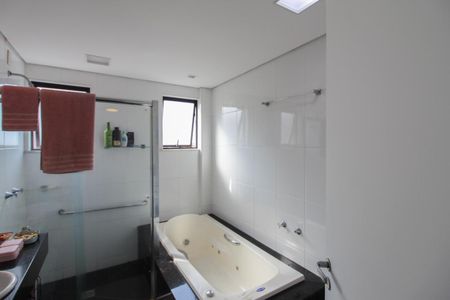 Apartamento para alugar com 202m², 4 quartos e 3 vagasBanheiro da Suíte 1