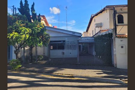 Casa para alugar com 160m², 3 quartos e 4 vagas Casa para alugar com 160m², 3 quartos e 4 vagasFachada