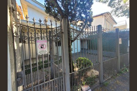 Casa para alugar com 160m², 3 quartos e 4 vagas Casa para alugar com 160m², 3 quartos e 4 vagasFachada