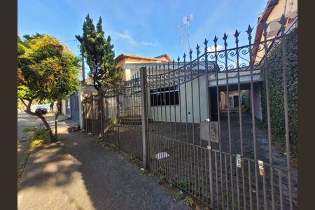 Casa para alugar com 160m², 3 quartos e 4 vagas Casa para alugar com 160m², 3 quartos e 4 vagasFachada