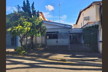 Casa para alugar com 160m², 3 quartos e 4 vagas Casa para alugar com 160m², 3 quartos e 4 vagasFachada