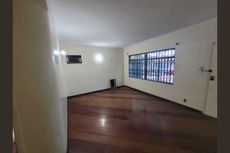 Casa para alugar com 160m², 3 quartos e 4 vagas Casa para alugar com 160m², 3 quartos e 4 vagasSala