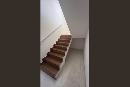 Casa à venda com 120m², 3 quartos e 2 vagasEscada