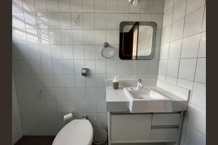 Casa à venda com 200m², 3 quartos e 2 vagasBanheiro 1