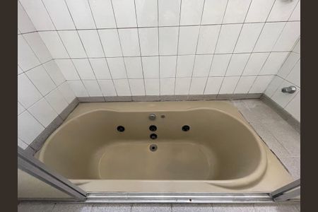 Casa à venda com 200m², 3 quartos e 2 vagasBanheiro 2