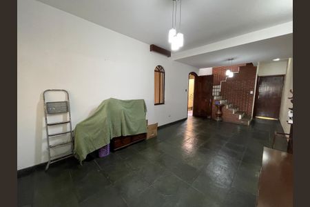 Casa à venda com 200m², 3 quartos e 2 vagasSala