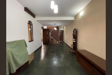 Casa à venda com 200m², 3 quartos e 2 vagasSala