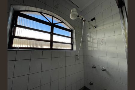 Casa à venda com 200m², 3 quartos e 2 vagasBanheiro 2