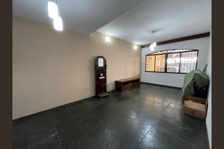 Casa à venda com 200m², 3 quartos e 2 vagasSala