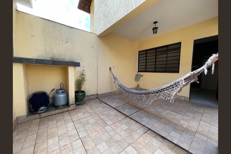 Casa à venda com 200m², 3 quartos e 2 vagasQuintal