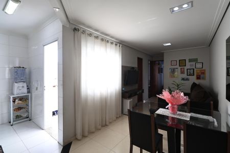 Apartamento à venda com 51m², 2 quartos e 1 vagaSala