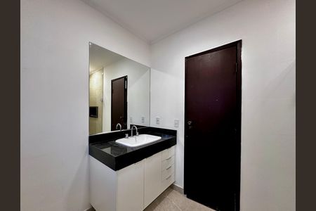 Casa para alugar com 170m², 3 quartos e 2 vagas Casa para alugar com 170m², 3 quartos e 2 vagasBanheiro Suíte