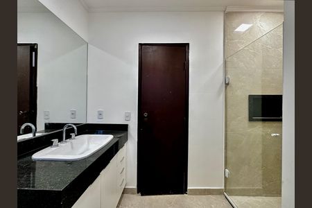 Casa para alugar com 170m², 3 quartos e 2 vagas Casa para alugar com 170m², 3 quartos e 2 vagasBanheiro Suíte