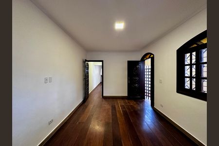 Casa para alugar com 170m², 3 quartos e 2 vagas Casa para alugar com 170m², 3 quartos e 2 vagasSala