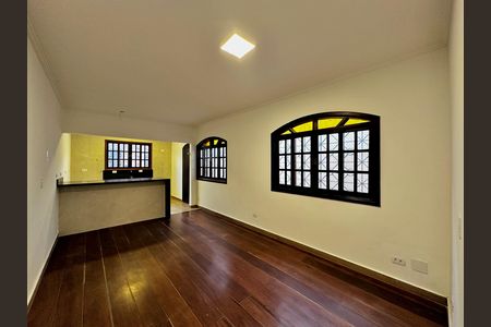 Casa para alugar com 170m², 3 quartos e 2 vagas Casa para alugar com 170m², 3 quartos e 2 vagasSala