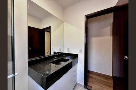Casa para alugar com 170m², 3 quartos e 2 vagas Casa para alugar com 170m², 3 quartos e 2 vagasBanheiro Social