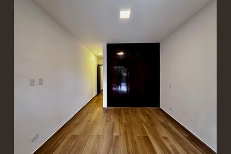 Casa para alugar com 170m², 3 quartos e 2 vagas Casa para alugar com 170m², 3 quartos e 2 vagasSuíte