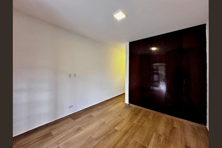 Casa para alugar com 170m², 3 quartos e 2 vagas Casa para alugar com 170m², 3 quartos e 2 vagasSuíte