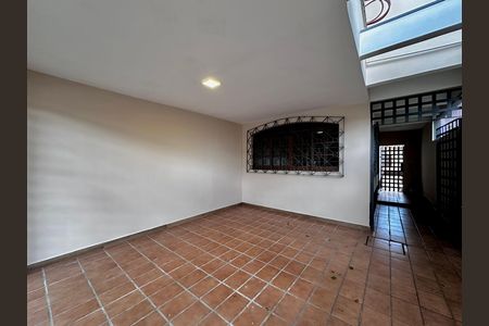 Casa para alugar com 170m², 3 quartos e 2 vagas Casa para alugar com 170m², 3 quartos e 2 vagasGaragem