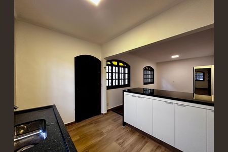 Casa para alugar com 170m², 3 quartos e 2 vagas Casa para alugar com 170m², 3 quartos e 2 vagasCozinha