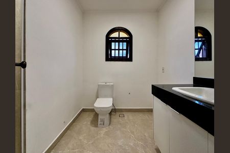 Casa para alugar com 170m², 3 quartos e 2 vagas Casa para alugar com 170m², 3 quartos e 2 vagasBanheiro Suíte