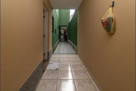 Casa à venda com 200m², 4 quartos e 2 vagas Casa à venda com 200m², 4 quartos e 2 vagasCorredor lateral