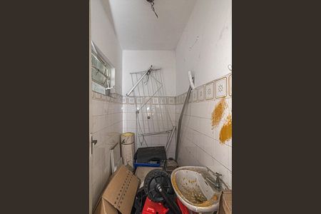 Casa à venda com 200m², 4 quartos e 2 vagas Casa à venda com 200m², 4 quartos e 2 vagasBanheiro de Serviço