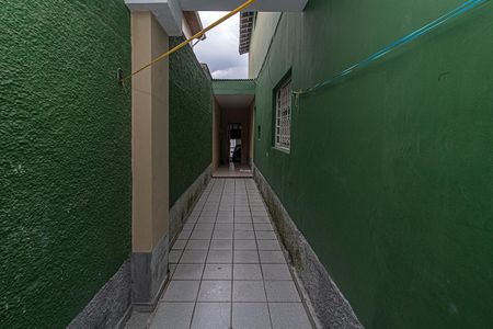 Casa à venda com 200m², 4 quartos e 2 vagas Casa à venda com 200m², 4 quartos e 2 vagasCorredor lateral