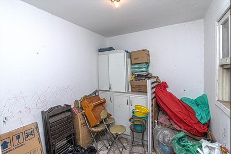 Casa à venda com 200m², 4 quartos e 2 vagas Casa à venda com 200m², 4 quartos e 2 vagasQuarto de Serviço