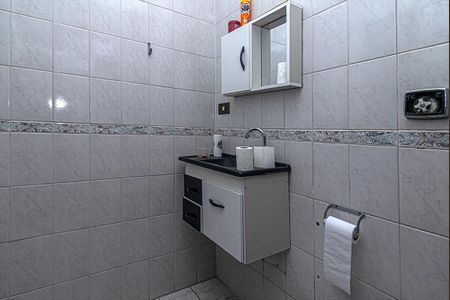 Casa à venda com 200m², 4 quartos e 2 vagas Casa à venda com 200m², 4 quartos e 2 vagasBanheiro Social