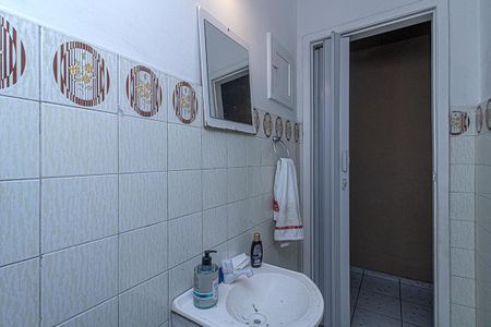 Casa à venda com 200m², 4 quartos e 2 vagas Casa à venda com 200m², 4 quartos e 2 vagasLavabo