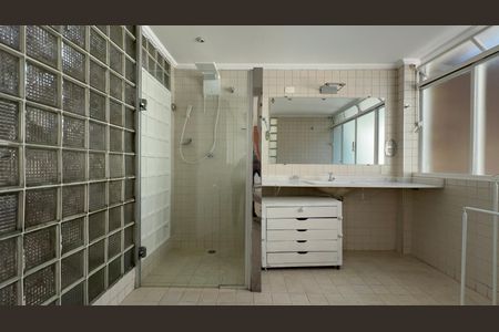 Casa para alugar com 400m², 3 quartos e 7 vagasBanheiro da Suíte 1