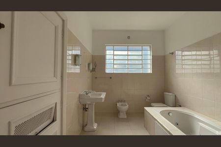 Casa para alugar com 400m², 3 quartos e 7 vagasBanheiro