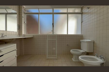 Casa para alugar com 400m², 3 quartos e 7 vagasBanheiro da Suíte 1