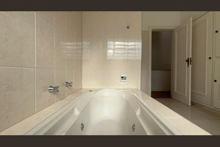 Casa para alugar com 400m², 3 quartos e 7 vagasBanheiro