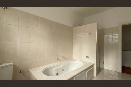 Casa para alugar com 400m², 3 quartos e 7 vagasBanheiro