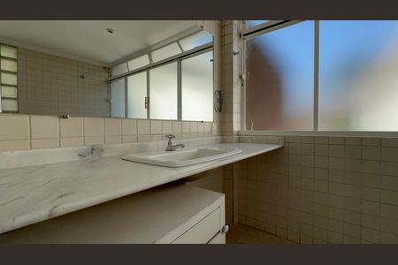 Casa para alugar com 400m², 3 quartos e 7 vagasBanheiro da Suíte 1