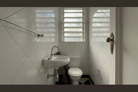 Casa para alugar com 400m², 3 quartos e 7 vagasLavabo