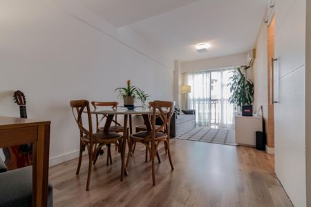 Apartamento à venda com 77m², 2 quartos e 1 vagaSala